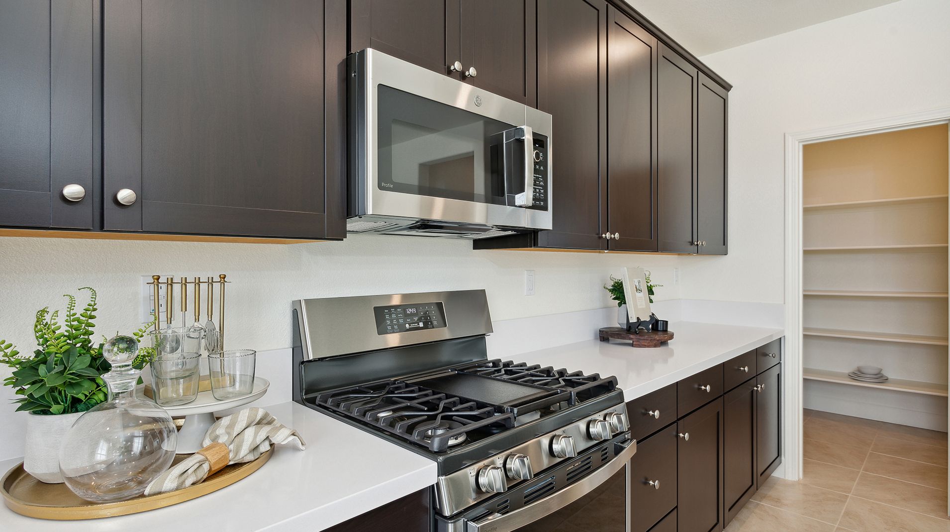 3055 Kensington Kitchen 3of3 F1