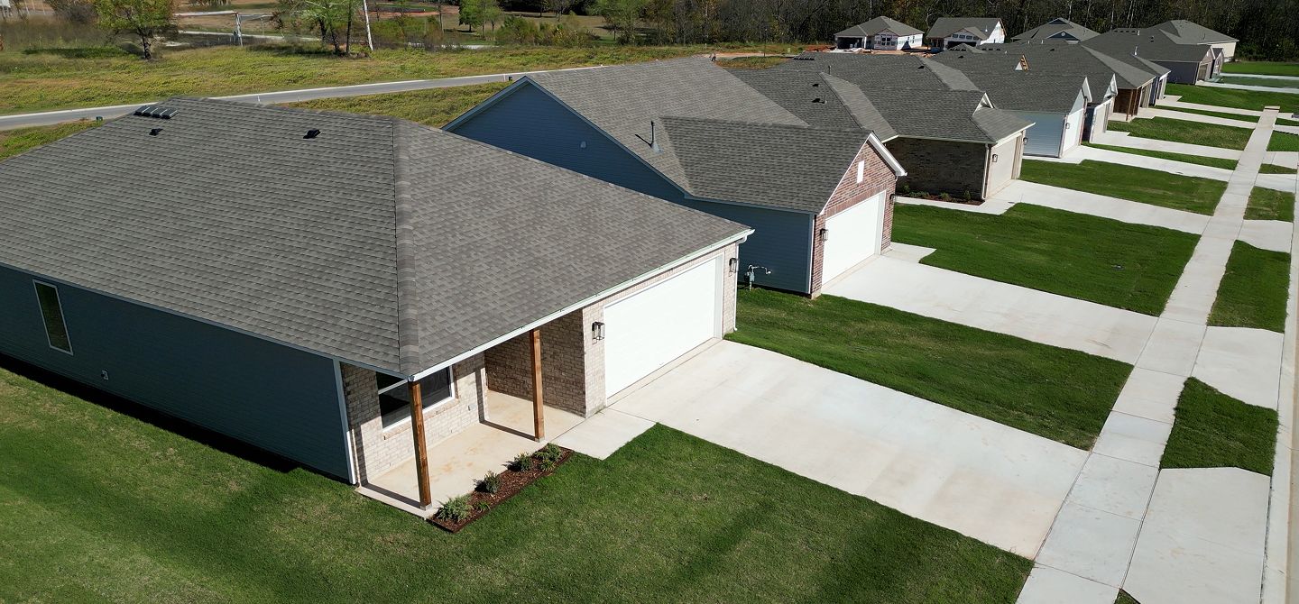 Cottage Walk Photo Streetscape 10 10 25