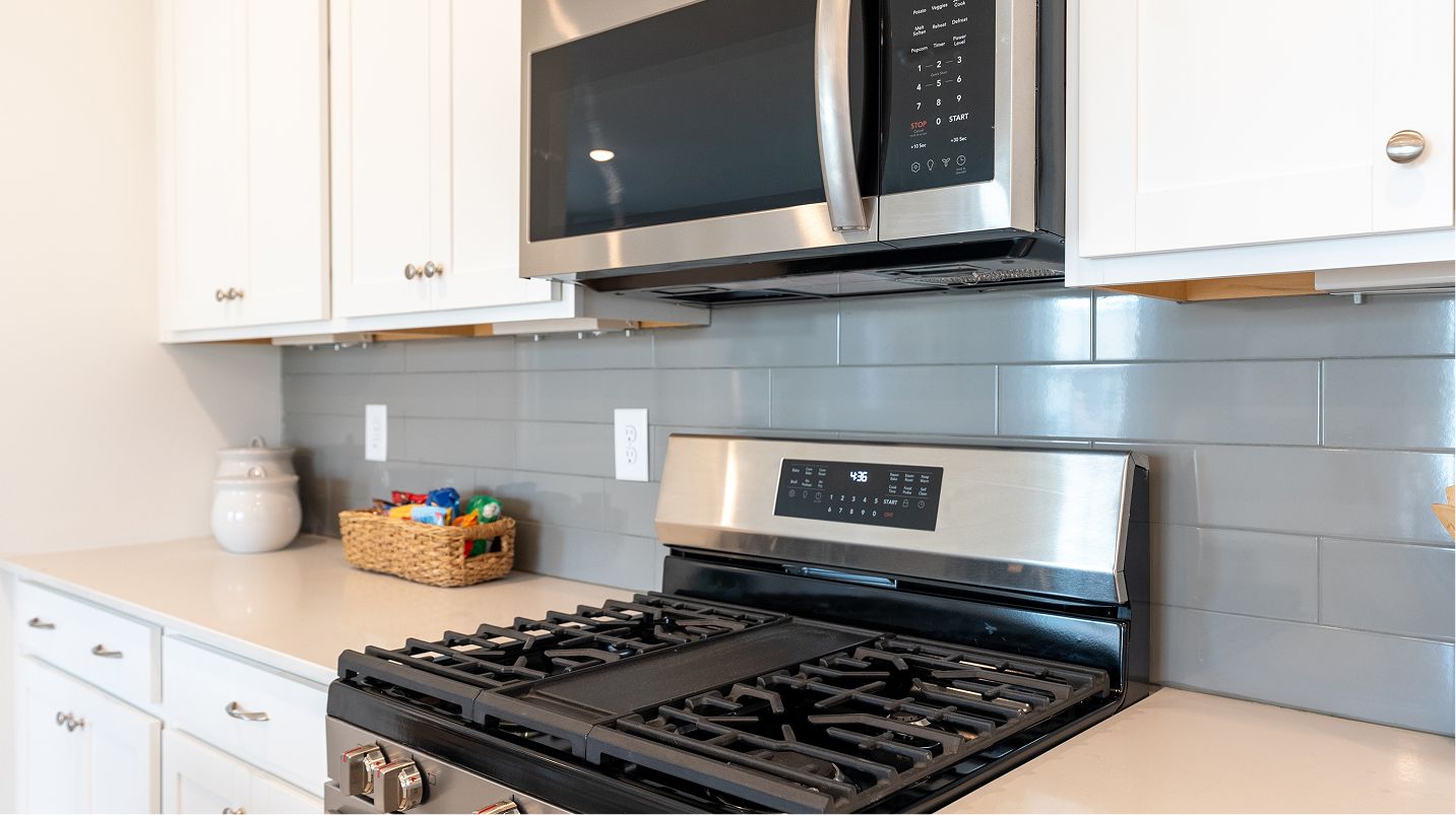 Ei Kitchen SS Appliances 082625