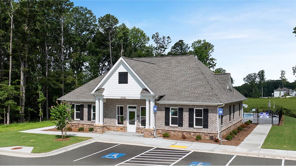 Towns Ivy Creek Amenity Pool House 2of2 081125