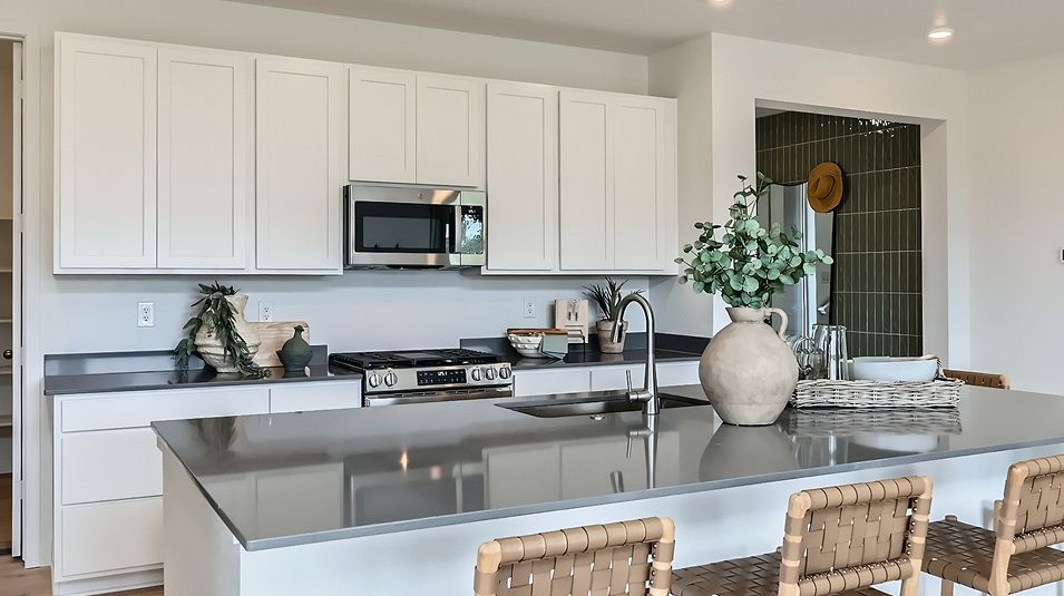 071125 3010 Aspen Kitchen 2of2 F1 Base2