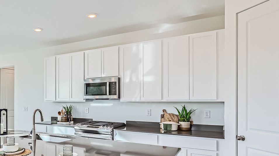 071125 2762 Stonehaven Kitchen 2of2 F1 Base2