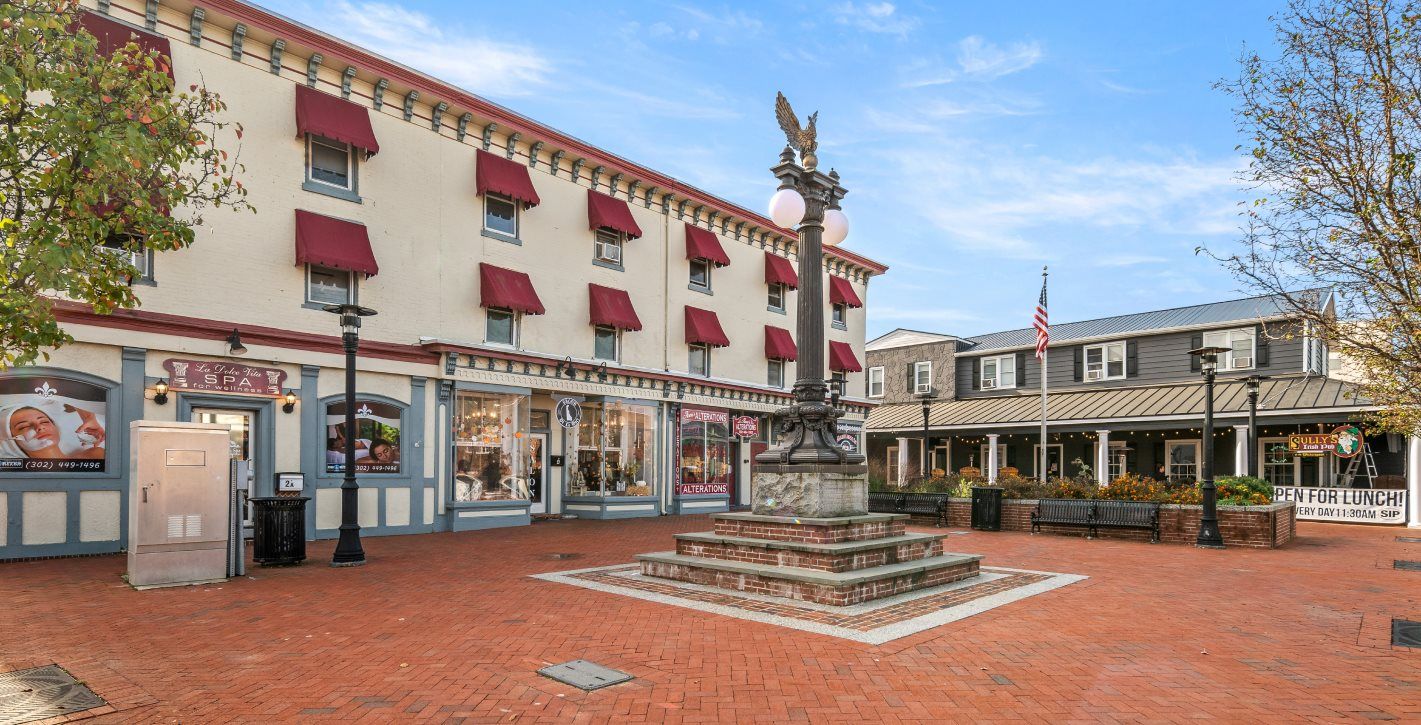 Nearby shopping and dining