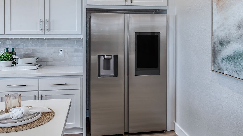 Mezzano Lakeshore Res3 EI Kitchen Refrigerator