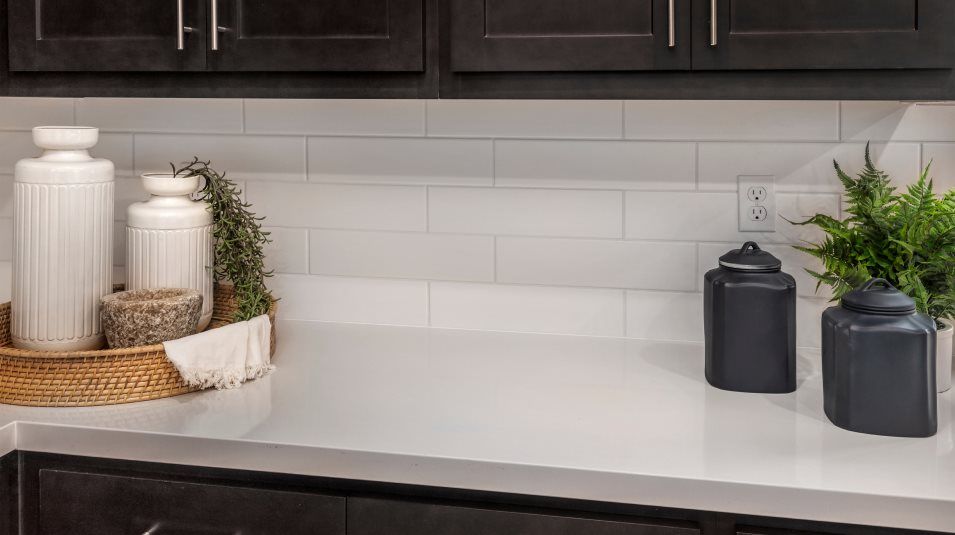 Hillview Kitchen Miami White Quartz Countertop