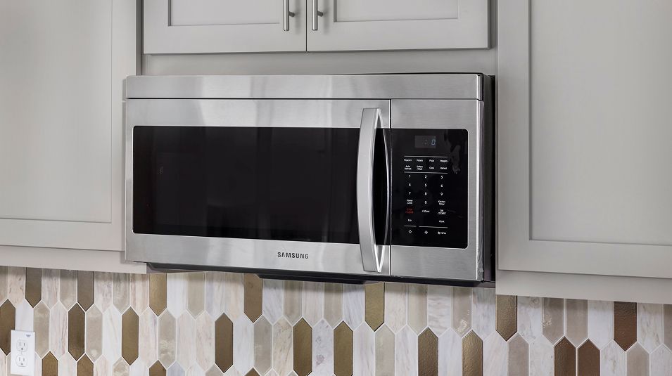 041025 BAG Serenity One Lake Res3 EI Kitchen Microwave