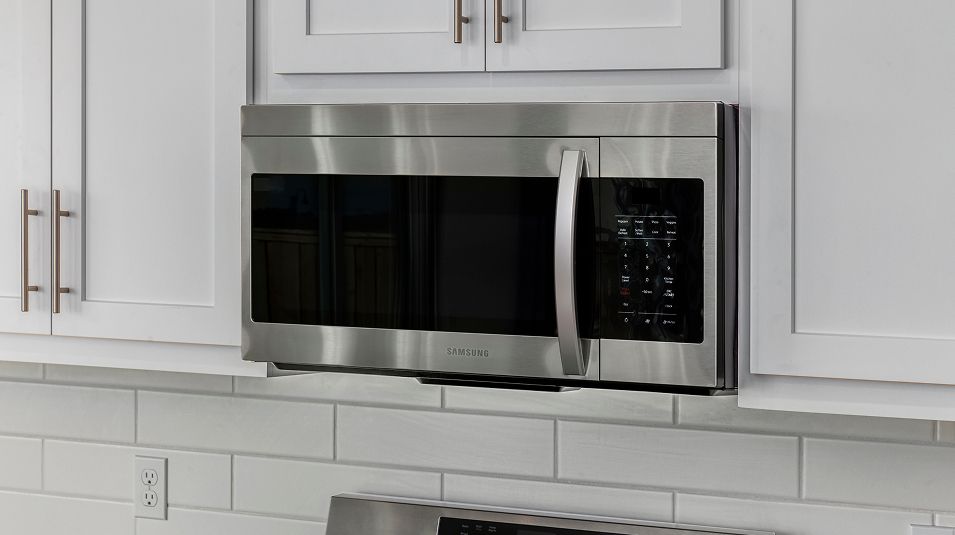 041025 Emerald One Lake Res2 EI Kitchen Microwave