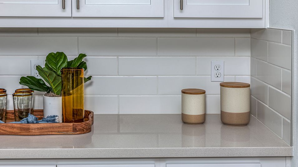 041025 Emerald One Lake Res2 EI Kitchen Countertops