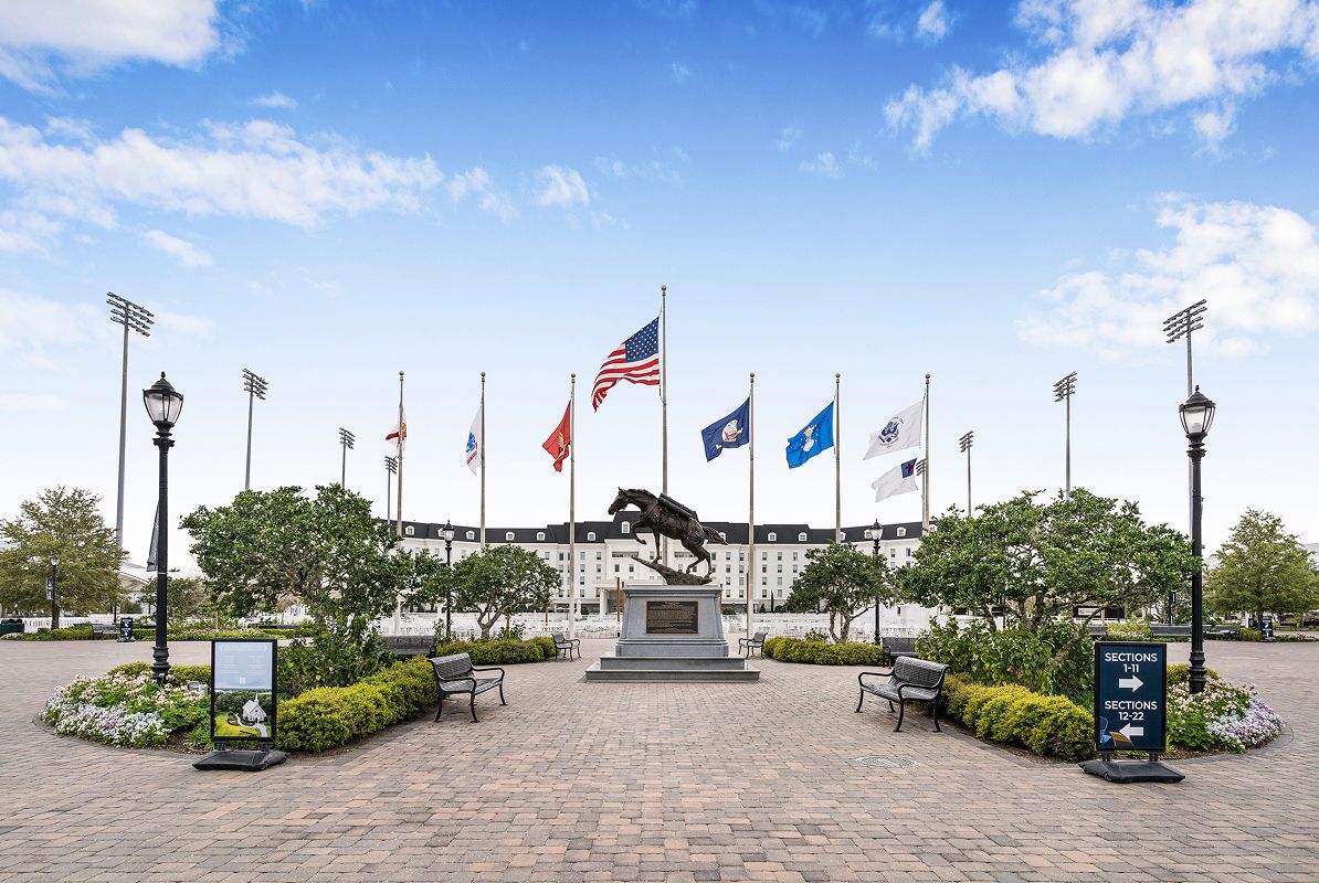Ocala World Equestrian Center Statue 1of2