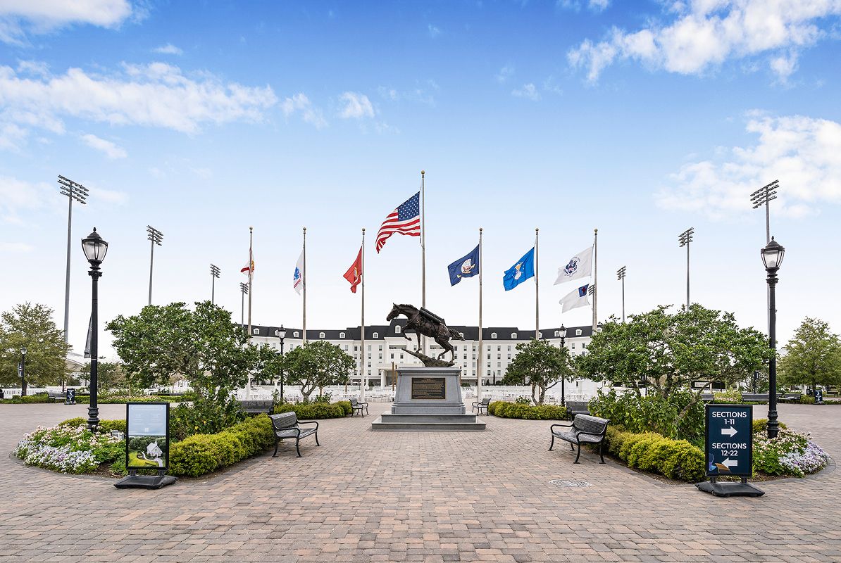 Ocala World Equestrian Center Statue 1of2
