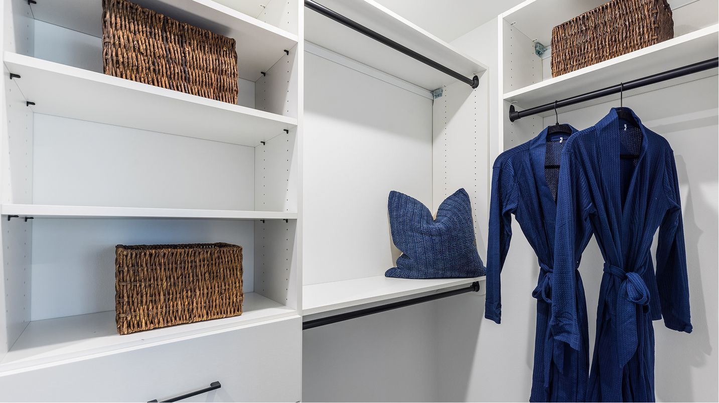 Manor Ten Trails Mountain View Hickory II EI Owners Closet 1of2 F2