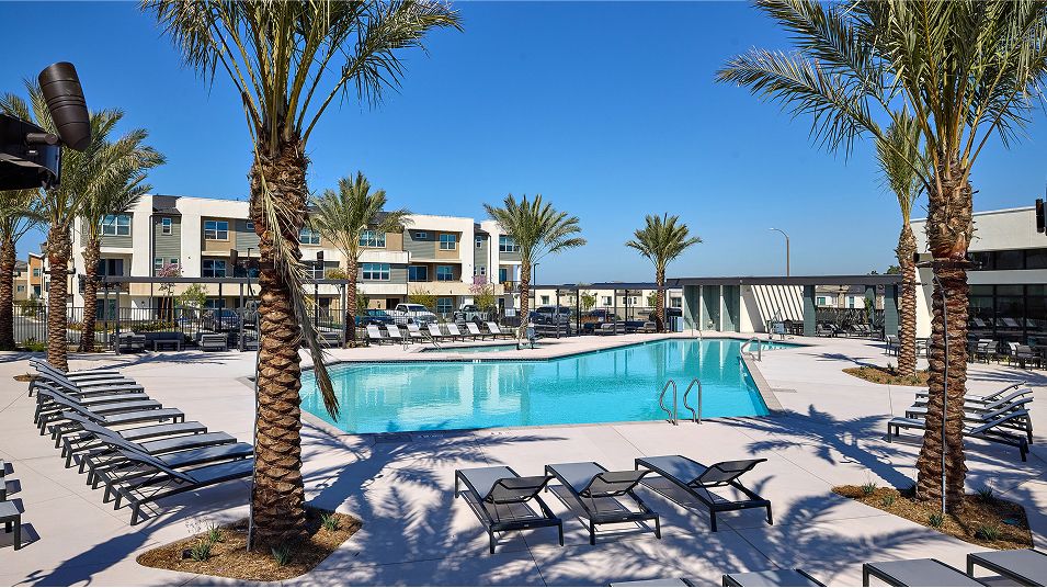 041125 Sunbow Amenity Pool 3of3