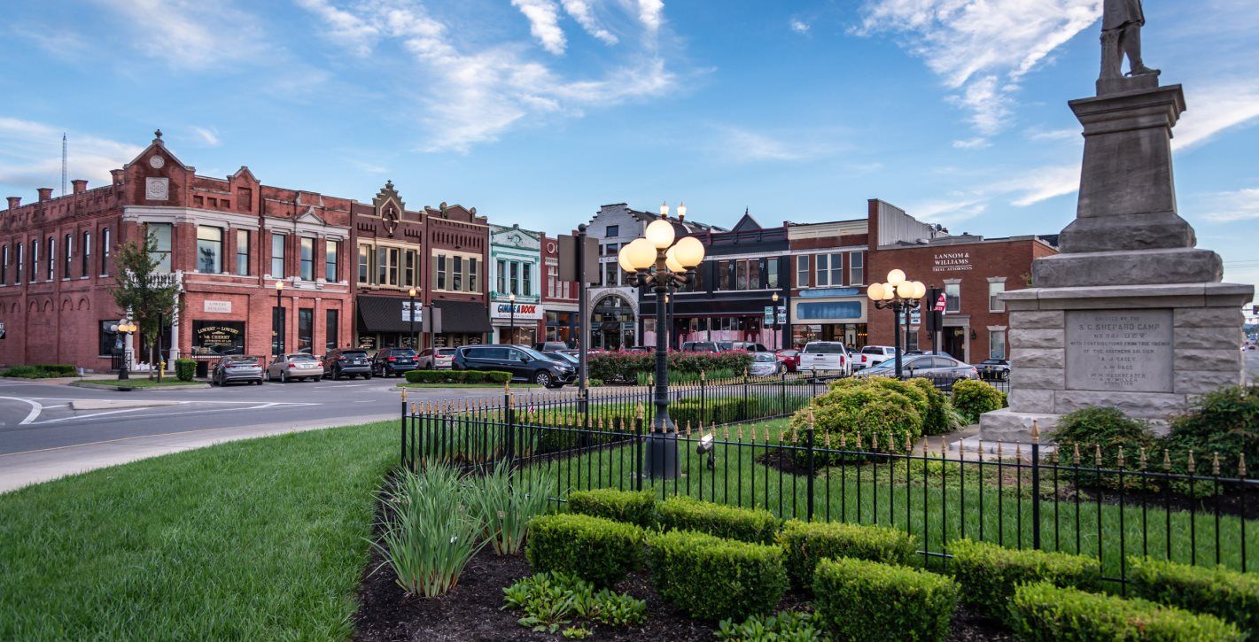 Lebanon Square boutiques and restaurants