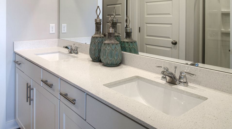 Vineyard Grove Cottage PIC Mayflower Owners Bath2 F2