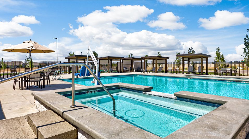 Eagle Ridge Amenity Pool 9of14