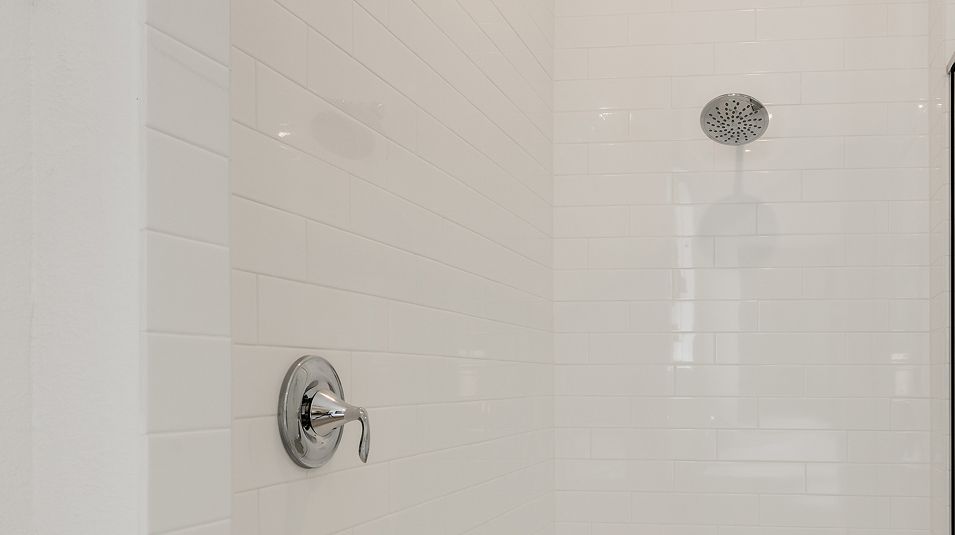 Pic EI Owner Bath Tile Surround F1