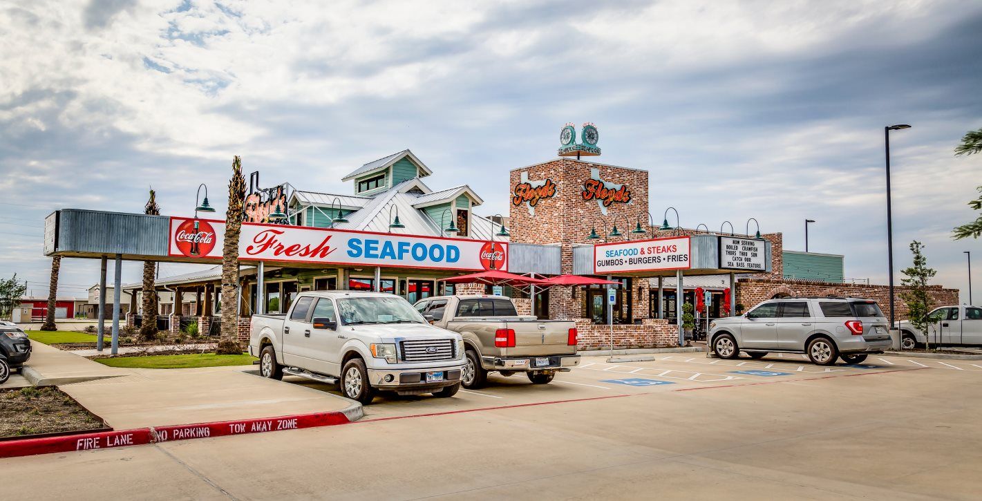 Exterior of Floyd’s Seafood restaurant