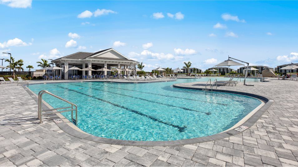 The National golf & country club swimming pool