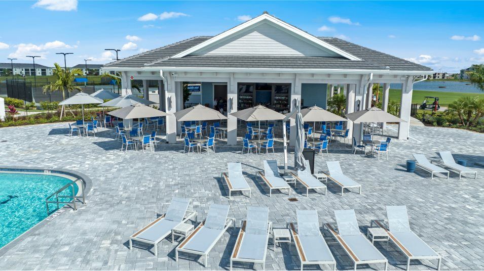 The National golf & country club swimming pool tiki bar