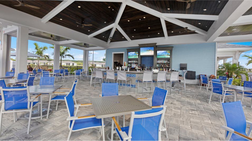 The National golf & country club swimming pool tiki bar