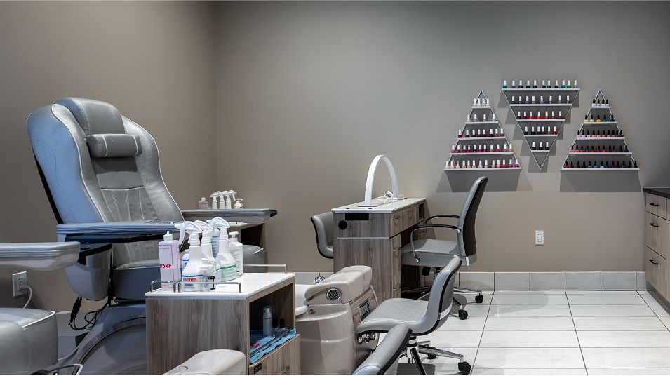 Wellen Park Golf& Country Club Amenity Fitness Center Nail Salon 2of2 9 16 25
