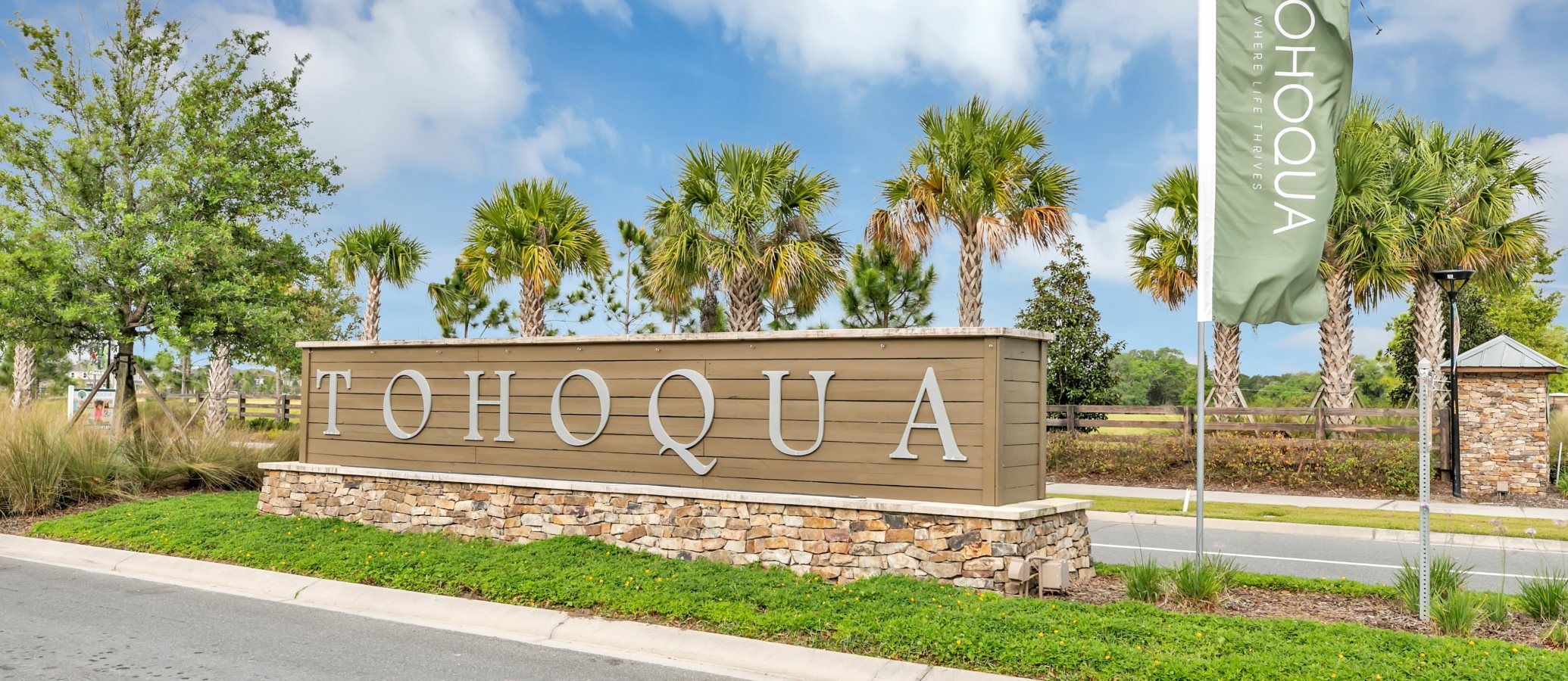 Tohoqua welcome monument