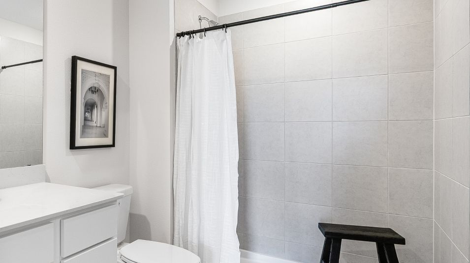 Holstein Crossing EI Bloom Owners Bath 8 21 25