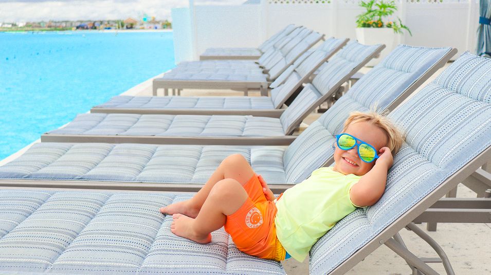 Florida Metro Dev Group Lifestyle Metro Lagoon Lounge Chair Boy Dev 10 24 25