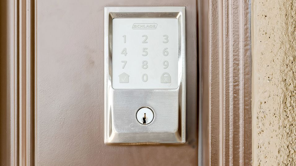 Divisional EI Hometech Lock F1