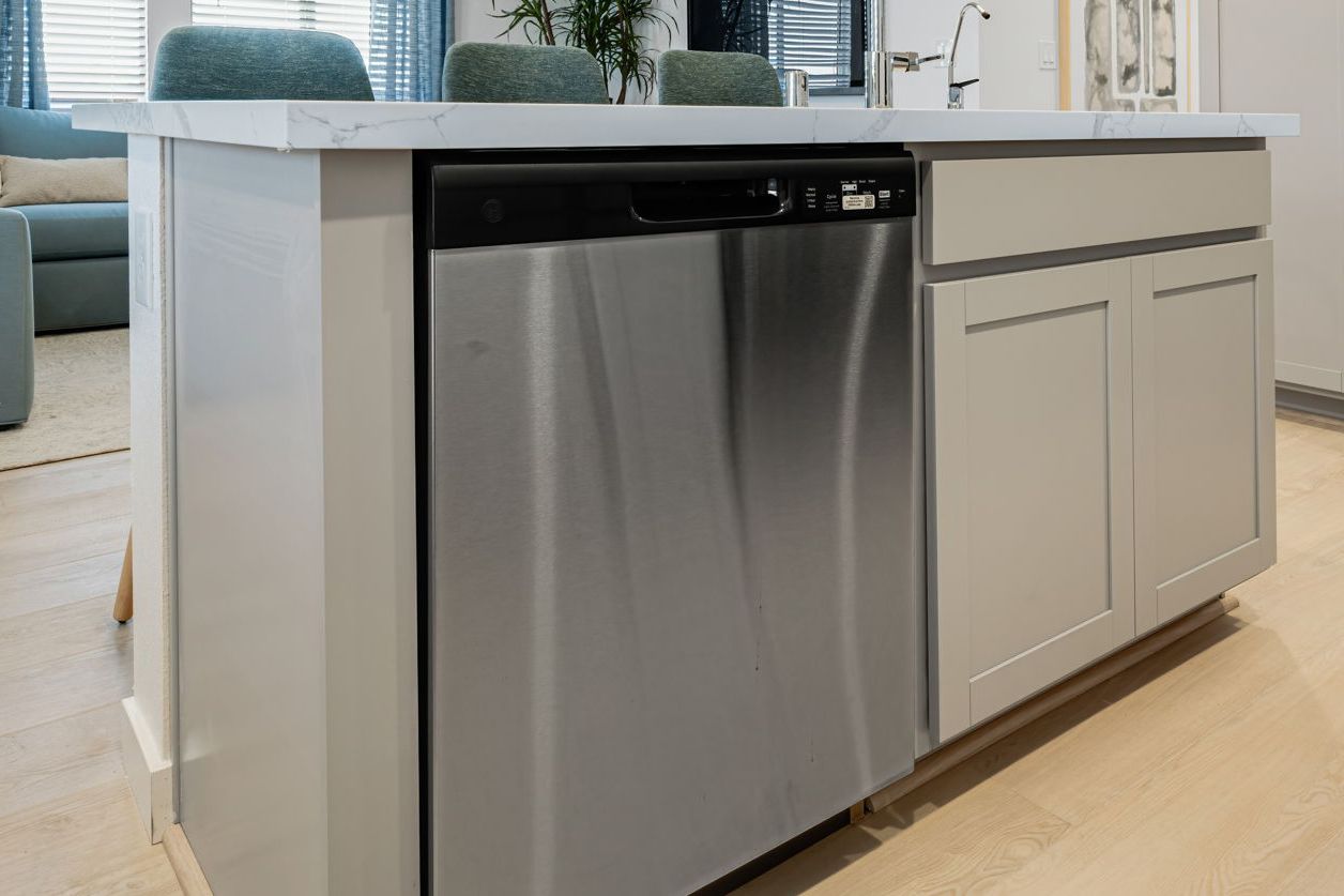 6 web or mls Hampton Rhett Features 6