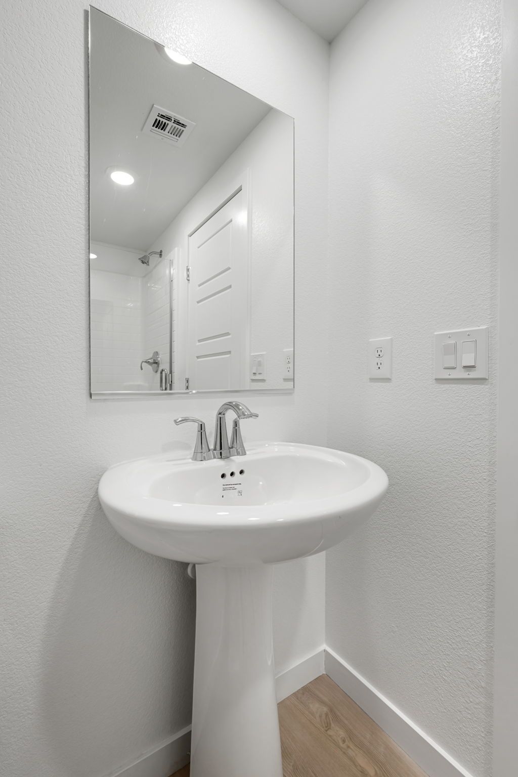 19 web or mls Hampton Rhett Features 19