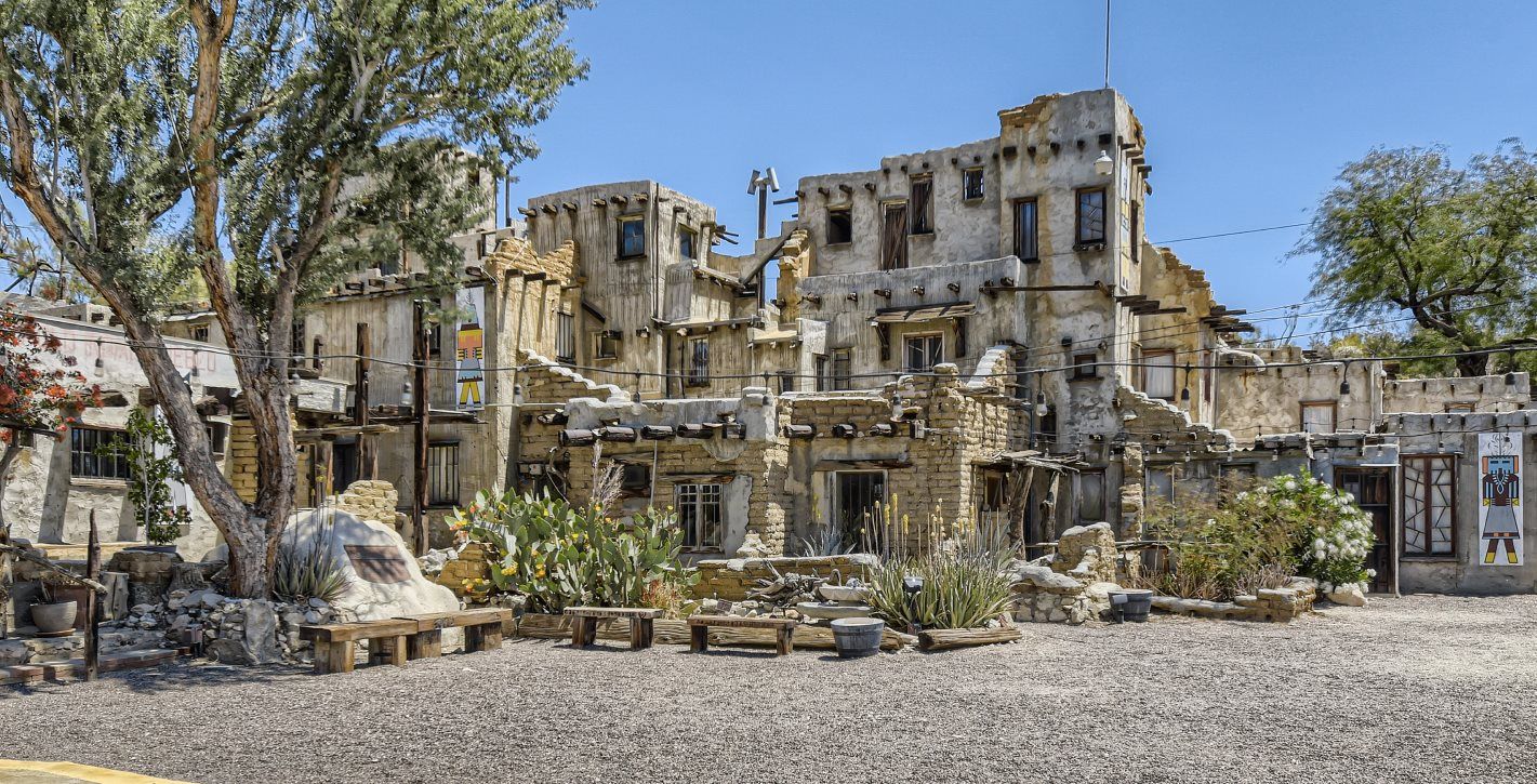 Desert Hoy Springs Cabot Pueblo Museum building