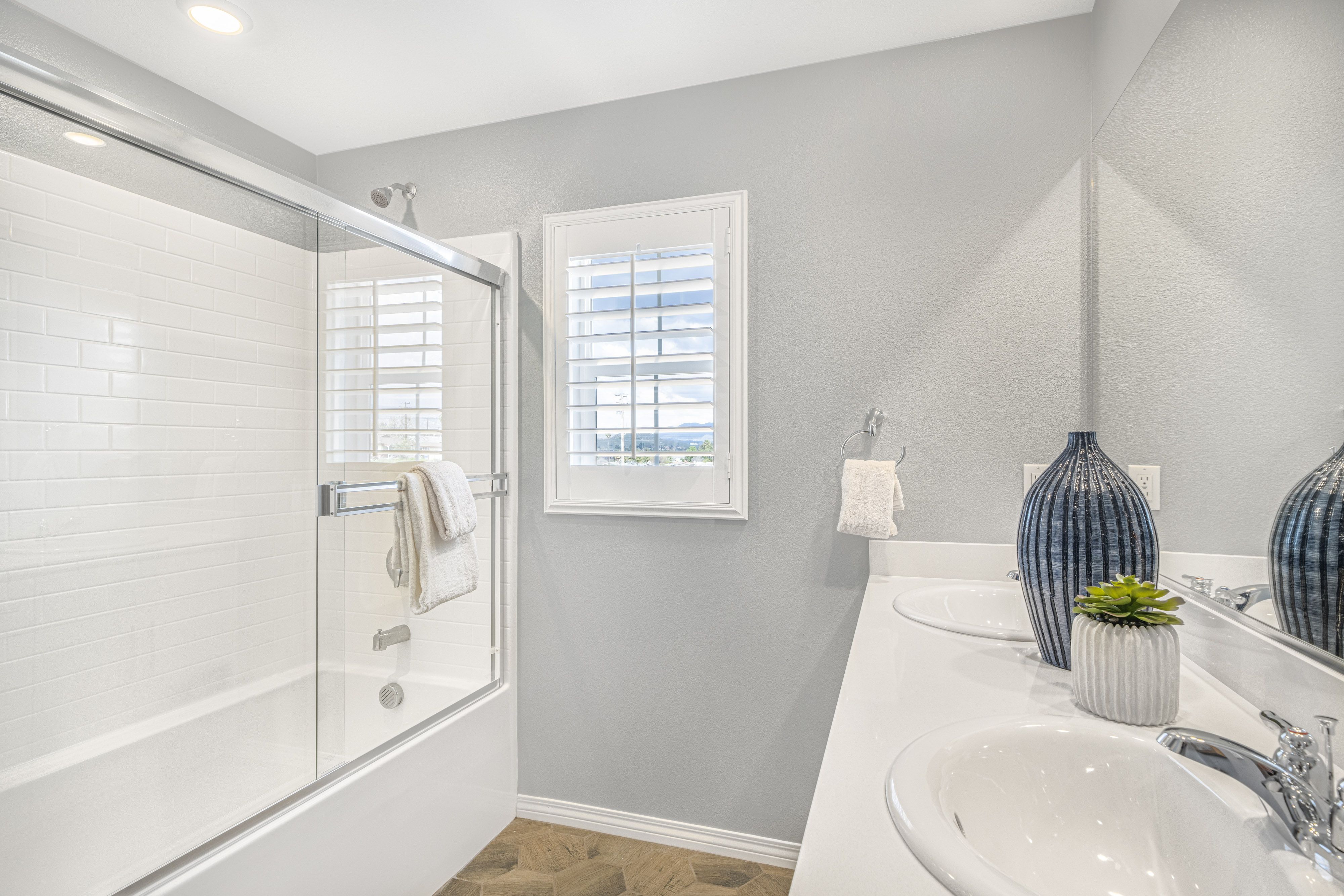 Paseo Highgrove Town Center Res3 Owners Bath 1of2 F2