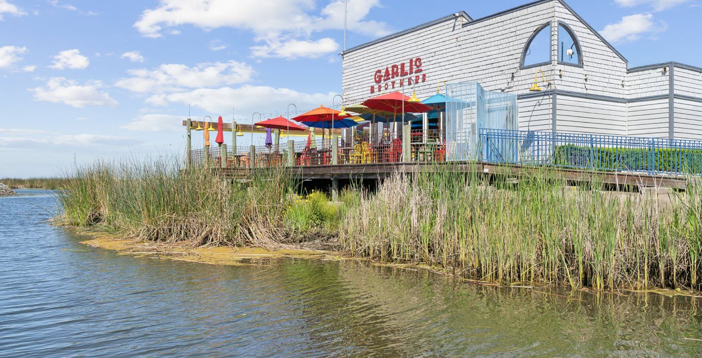 082924 LSC Stockton Pic Garlic Brothers Restaurant Bar2of3