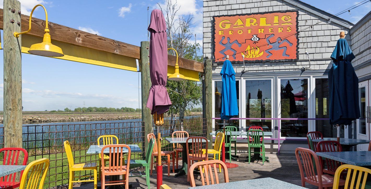 Garlic Brothers outdoor patio