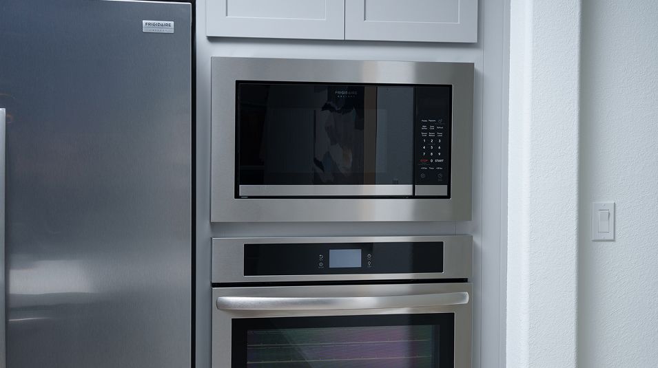 Vienna Vineyard Parke EI Microwave F1