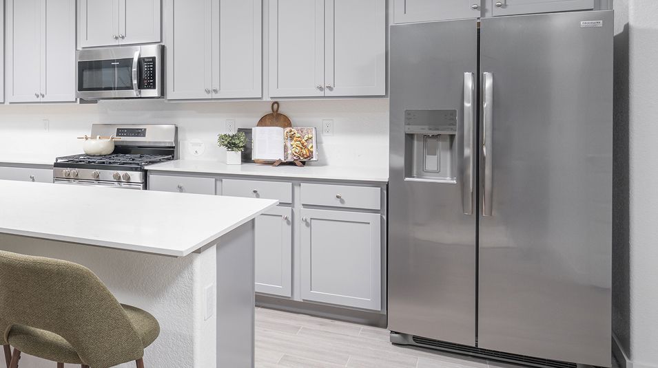 Breakers Cove EI Refrigerator F1