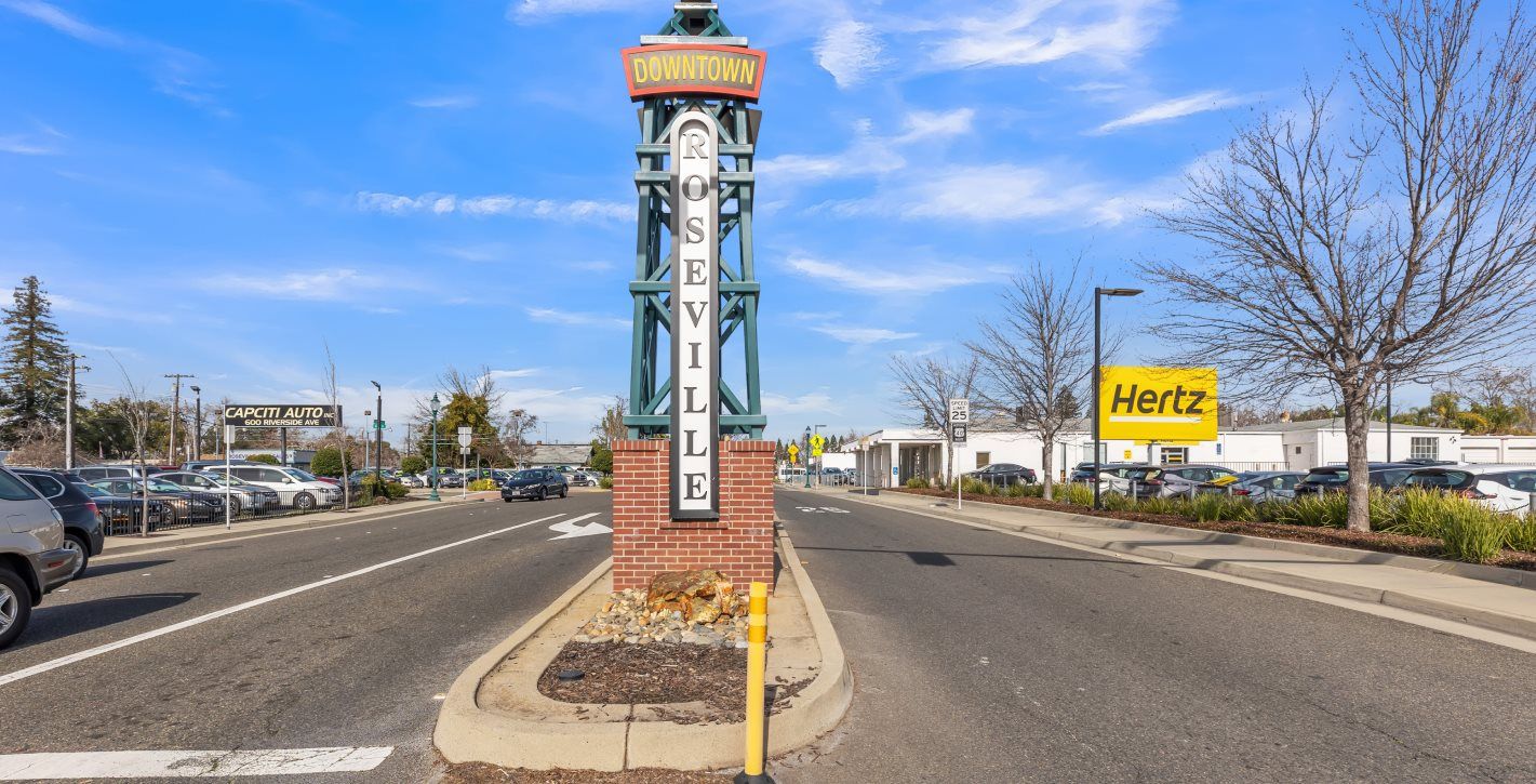 Roseville Downtown Roseville 1of2