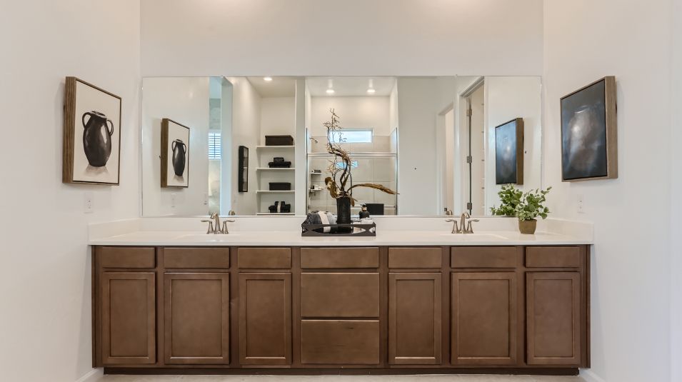 5680 Outlander Owners Bath 3of3 F1