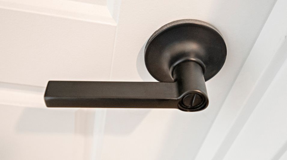 Door handle EI feature