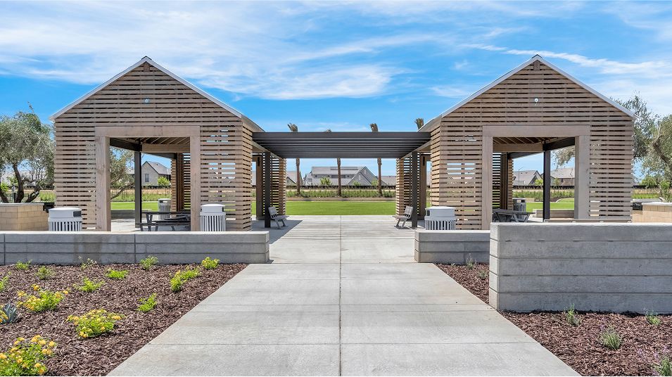 071425 Heritage Grove Amenity Picnic Area 1of22