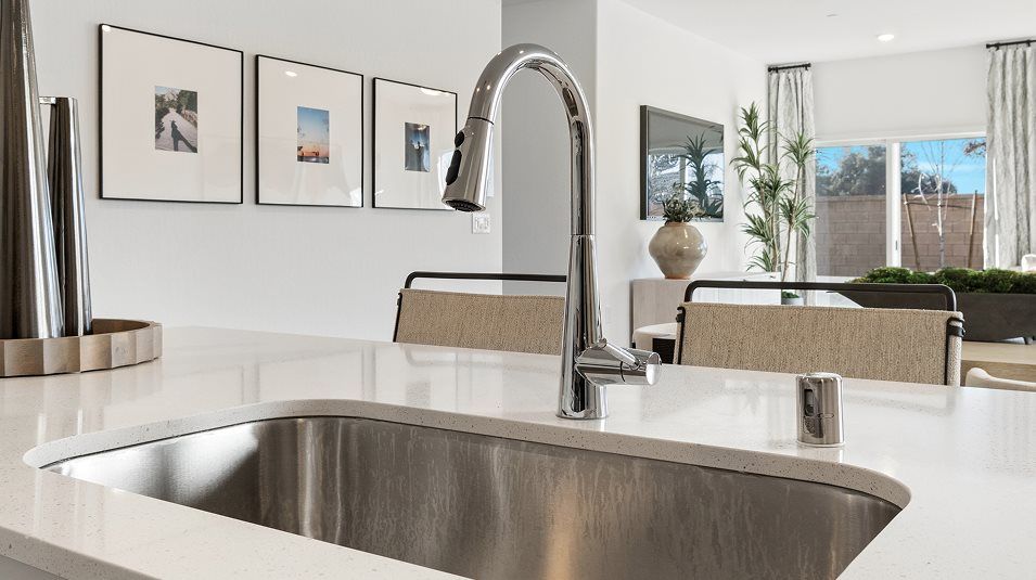 Faucet with pull-down spray in chrome