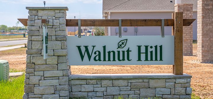 casa en Walnut Hill por Rausch-Coleman Homes