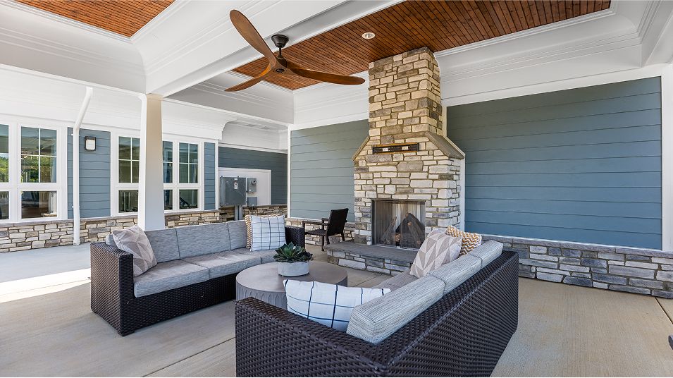 Highlands St Charles Amenity Clubhouse Outdoor Seating 5of7