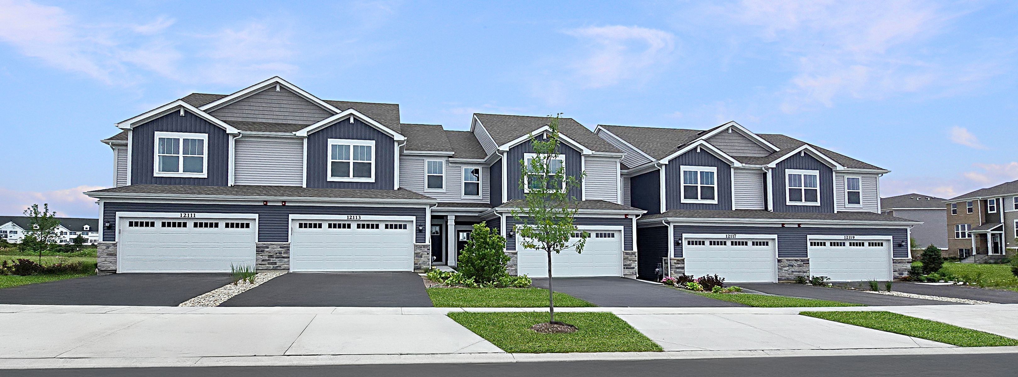 Traditional TH Regency Square Charlotte Streetscape 081425