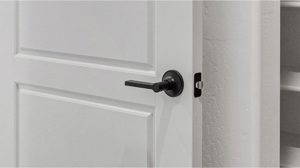 072525 2006 Esplanade Laundry 2of2 F1