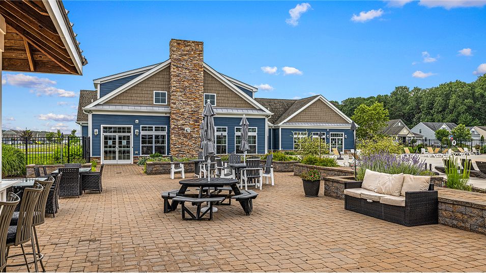 Pelican Pointe Amenity Clubhouse Picnic Area 4of4