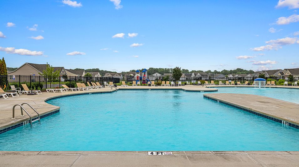 Pelican Pointe Amenity Clubhouse Pool 2of5
