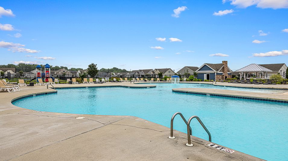 Pelican Pointe Amenity Clubhouse Pool 4of5