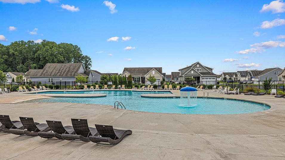 Pelican Pointe Amenity Clubhouse Pool 5of5